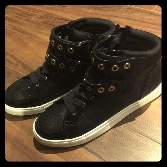 Shoes - Picture 2 of 2